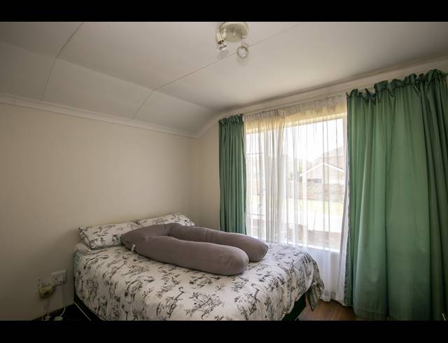 2 BEDROOM DUPLEX TO LET IN WILGEHEUWEL